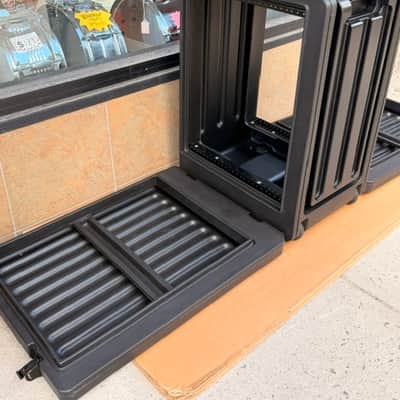 SKB  Skb-R4uw Roto Rolling Rack Case 4U Rolling Wheels Transport image 8