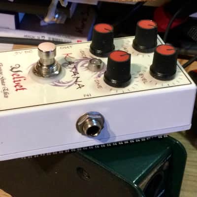 Velvet Boutique Guitar Effects Katana 2015 White image 2