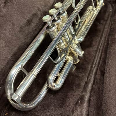 Bach Stradivarius Trumpet Model 37, Silver Finish image 2