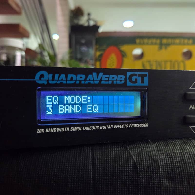 Alesis QuadraVerb GT 20k Bandwidth Simultaneous Guitar Effects Processor
