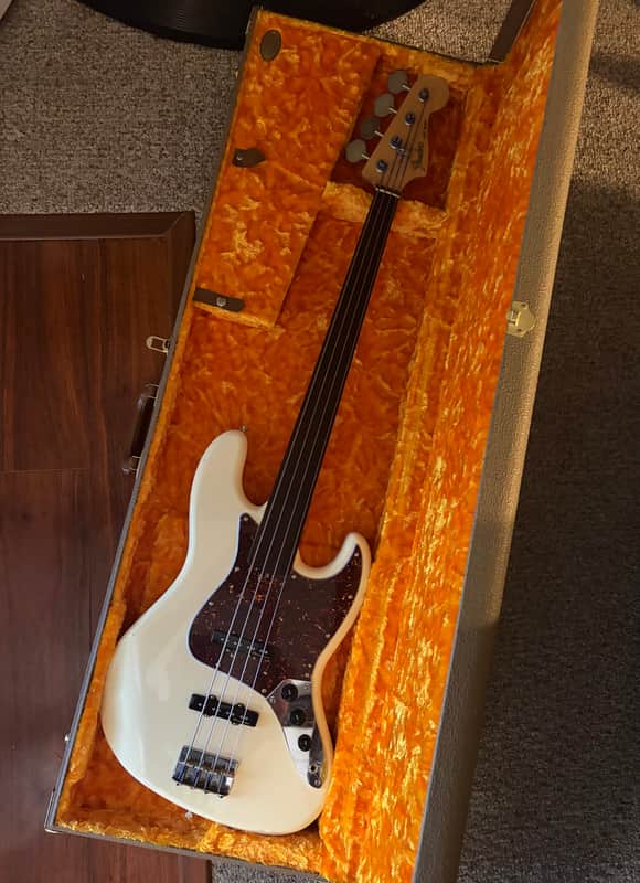 1994 Fender Jazz Bass F/L (Fretless)  - White