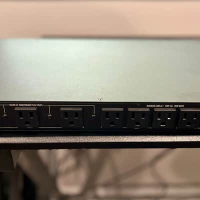 Furman P-1800 AR Prestige Series Voltage Regulator/Power Conditioner 2010s - Black image 3