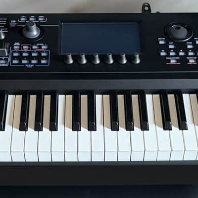 *INCLUDES EXTRAS* Yamaha MODX M8 88-Key 16-Voice Synthesizer