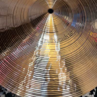 Paiste 16" Signature Full Crash Cymbal - Traditional image 2