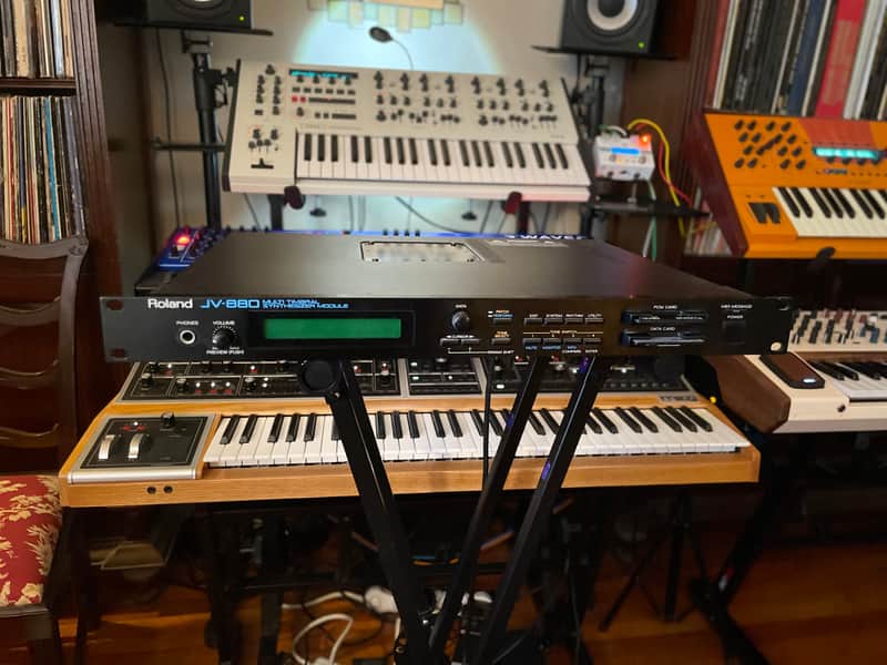 Roland JV-880 Multi Timbral Synthesizer Module