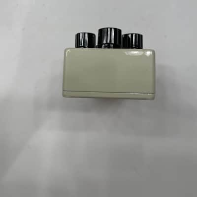 MXR Dunlop M-66 Classic Overdrive White Guitar Effect Pedal + Original Box image 6