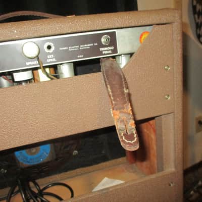 Fender Princeton 6G2 Brownface 12-Watt 1x10" Guitar Combo  1961 - 1963 - Brown- Original handle included image 14