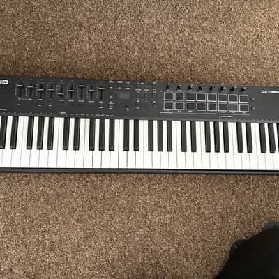 M-Audio Oxygen Pro 61 MIDI Keyboard Controller - Black image 2