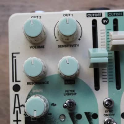 Old Blood Noise Endeavors Float Dual Moving Filter Cream / Mint Graphic image 2