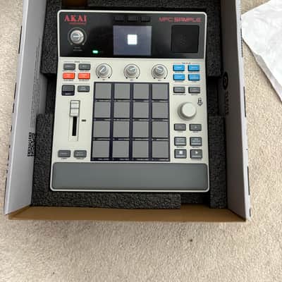 Akai MPC SAMPLE 2025 - Silver image 2