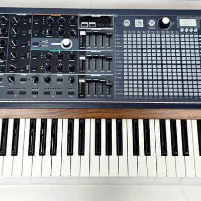 Arturia MatrixBrute Analog Monophonic Synthesizer 49-Key Keyboard Synthesizer