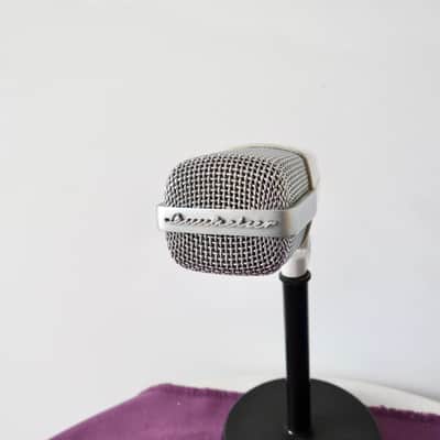 Sennheiser MD 421-N Cardioid Dynamic Microphone with script logo image 6