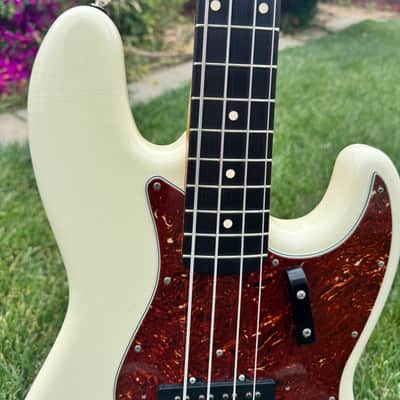 Fender Custom Shop 1961 Jazz Bass Closet Classic Custom Shop 2012 - Artic White Nitro (Relic Checking) image 8