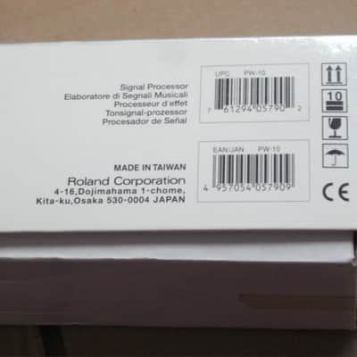 used (less than light average wear) Boss EMPTY Box for PW-10 V-Wah (NO pedal, NO Owner's Manual, NO Oother paperwork) 2000s (specifically July 2004) - LID: thin stiff paper material / GRAPHICS: gray, white & black / Bottom Part: cardboard (mostly white) image 12