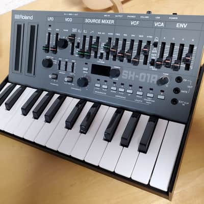 Roland SH-01A Boutique Series Synthesizer Module with K-25m Keyboard 2017 - Present - Gray