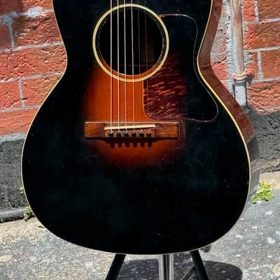 Gibson L-00 1934 - very early production w/a small Dark'burst crack free & as nice as they come ! image 1