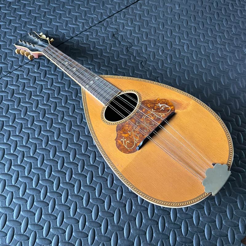 Lyon & Healy 1920's Mandolin Beatleback Bowlback Early image 1
