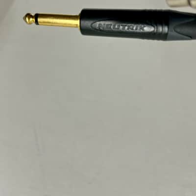 Shure WA305 Gold-plated Neutrik 1/4" Straight TS to TA4F Cable 3' Premium threaded locking Instrument Guitar Cable 95A20085 for Glx-d GLXD GLXD1, QLXD1, ULXD1-TQG, AD1-TQG, ADX1-TQG bodypack ULX-D & QLX-D Transmitters Digital Wireless Systems. image 4