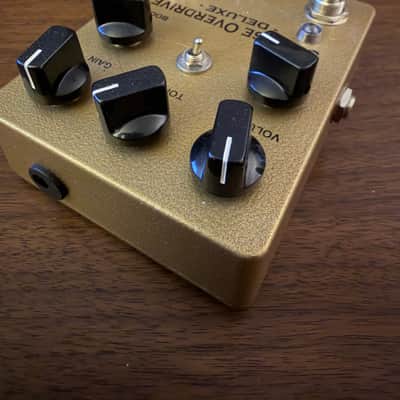 DCW Sunrise Overdrive Deluxe 2024 - Gold image 3