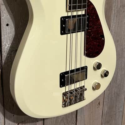 New Gretsch Electromatic CVT Bass Double-Cut Medium Scale Electric Bass Vintage White, Support Brick & Mortar Music Shops Buy it Here and Be Happy ! image 3