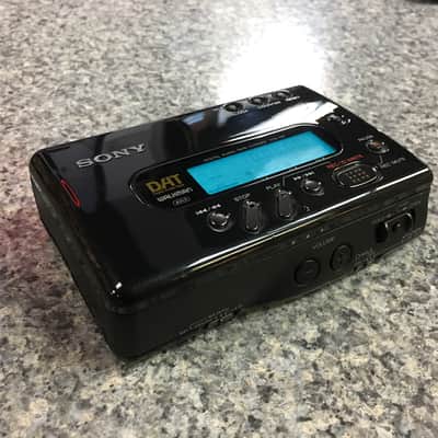 Sony TCD-D8 Portable DAT Recorder w/ Case image 5