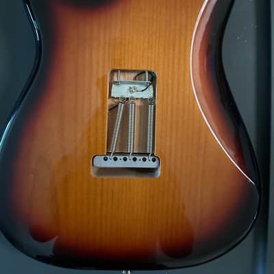 Fender Classic Series '60s Stratocaster Lacquer with Pau Ferro Fretboard 2018 - 3-Color Sunburst image 4