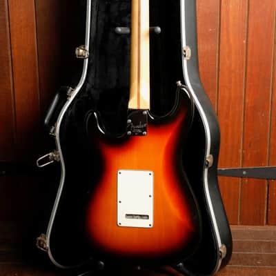 Fender American Deluxe Stratocaster 3-Colour Sunburst Electric Guitar 2006 Pre-Owned image 12