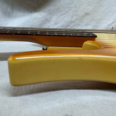 Hondo II Professional Longhorn 4-string Bass with Case Vintage image 20