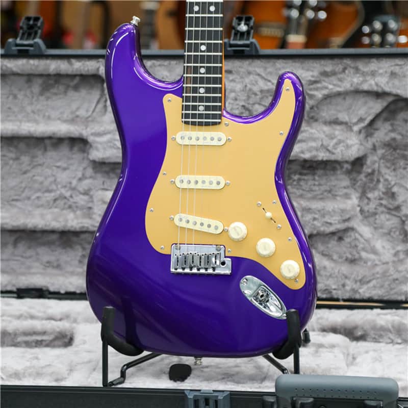 FENDER American Ultra Stratocaster Plum Metallic image 1