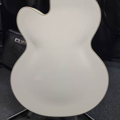 Gretsch G2420TG Streamliner Hollow Body with Bigsby LTD Vintage White image 8