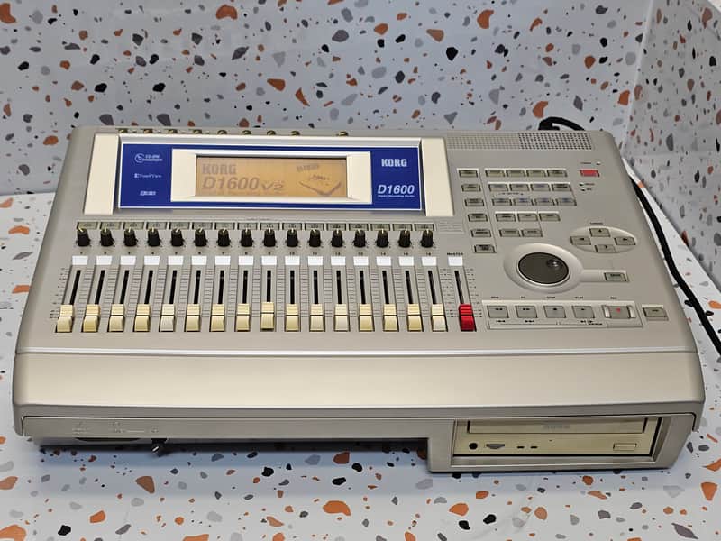 Korg D1600 16-track digital recording studio with built-in mixer image 1