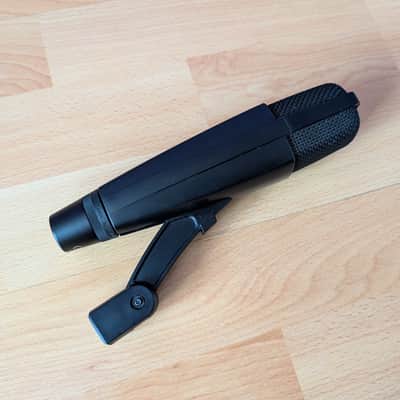 Sennheiser MD 421 II Cardioid Dynamic Microphone image 2