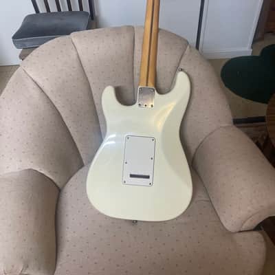 Fender American Standard Stratocaster with Maple Fretboard 1996 - 1997 - Vintage White image 5