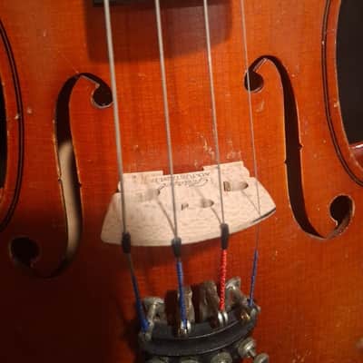 Suzuki 3/4 Violin w/case, bow, and rosin image 8
