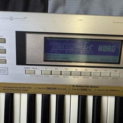 Korg TRITON LE 61 key synthesizer, piano/vintage keyboard 16mg //ARMENS// image 2