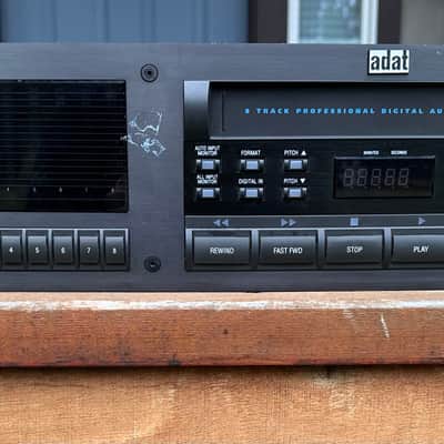 Alesis ADAT 16-Bit 8-Track Digital Audio Recorder + LRC Remote + Manual 1991 - 1995 - Black imagen 1