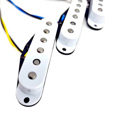 Brio Vintage Style Single Coils Alnico V Set of 3 (Cream/Black or White) image 3