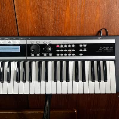 Korg X50 61-Key Synthesizer Keyboard w/ bag power supply 100-240V image 3
