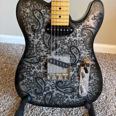 Crook T style 2019 - Black paisley image 3
