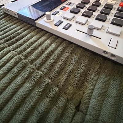 Teenage Engineering EP–133 K.O. II (2023) + Case image 4