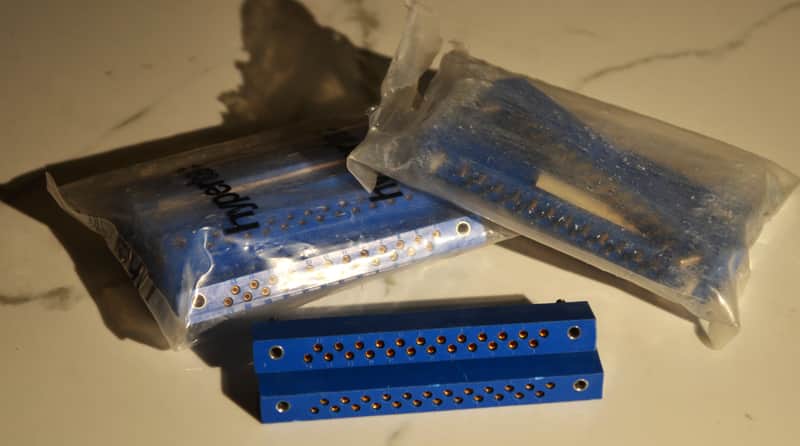 ( 10) Neve 3104 hypertac smiths 24 pin female connector NOS image 1