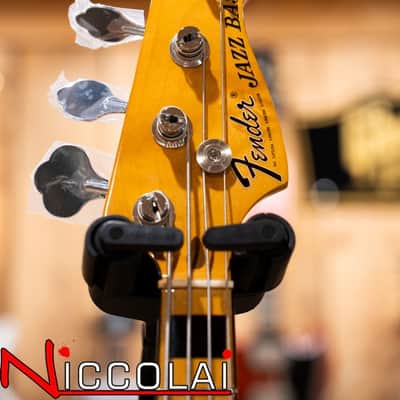 FENDER Vintera III Early '70s Jazz Bass Rosewood Fingerboard, 3-Color Sunburst image 8