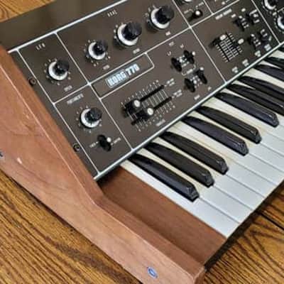 Korg 770 - w/uninstalled midi kit Bild 6