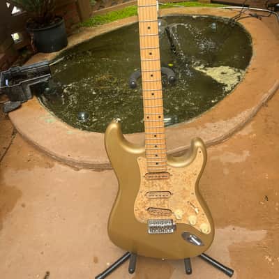 Partscaster Strat style 90’s - AztecGold image 1