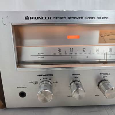 Pioneer SX-650 35-Watt Stereo Solid-State Receiver 1976 - 1978 - Silver image 3