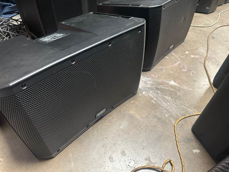 QSC KLA12 KLA Series 12" Powered Line Array Speaker 2010s - Black image 1