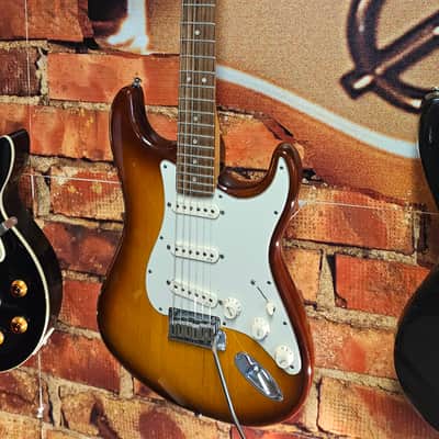 Fender American Deluxe Stratocaster With Hard Case 2013 - Sienna Sunburst image 8