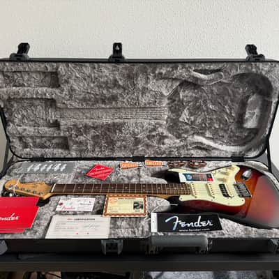 Fender American Elite Stratocaster - 2017 - 3-Color Sunburst, HSS Shawbucker, Ebony Fretboard, Noiseless Pickups image 2