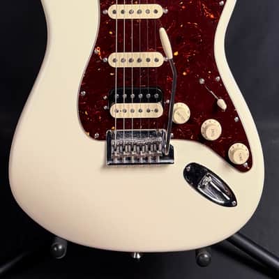 Fender American Professional II Stratocaster HSS Electric Guitar Olympic White w/ OHSC