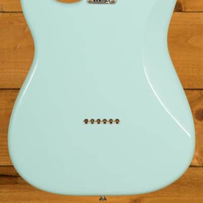 Fender Tom DeLonge Stratocaster - Rosewood - Daphne Blue image 2